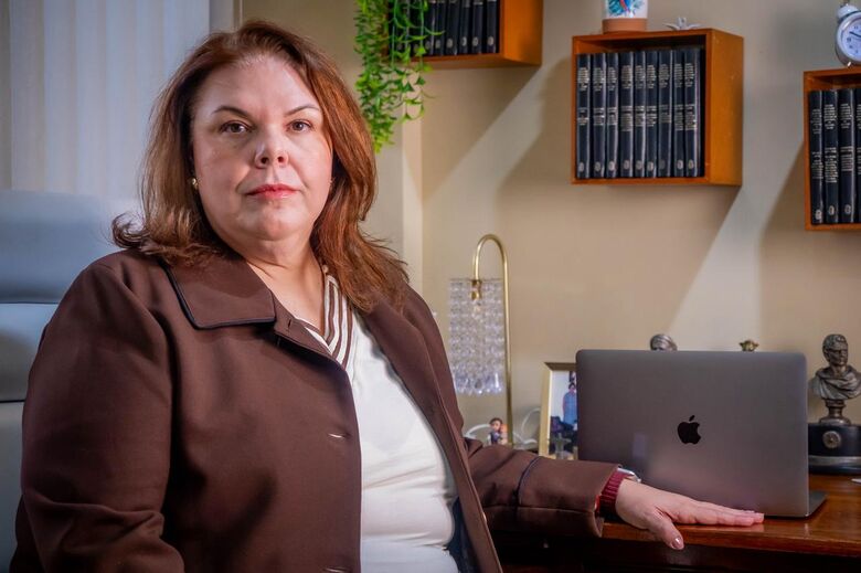 Luciana Inocêncio é psicóloga, psicanalista, palestrante e escritora