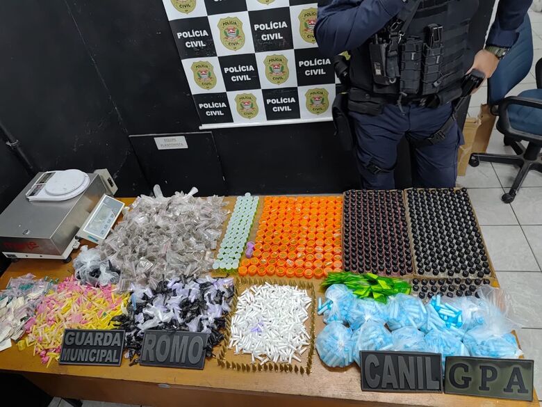 Foram apreendidas 3.843 unidades de drogas