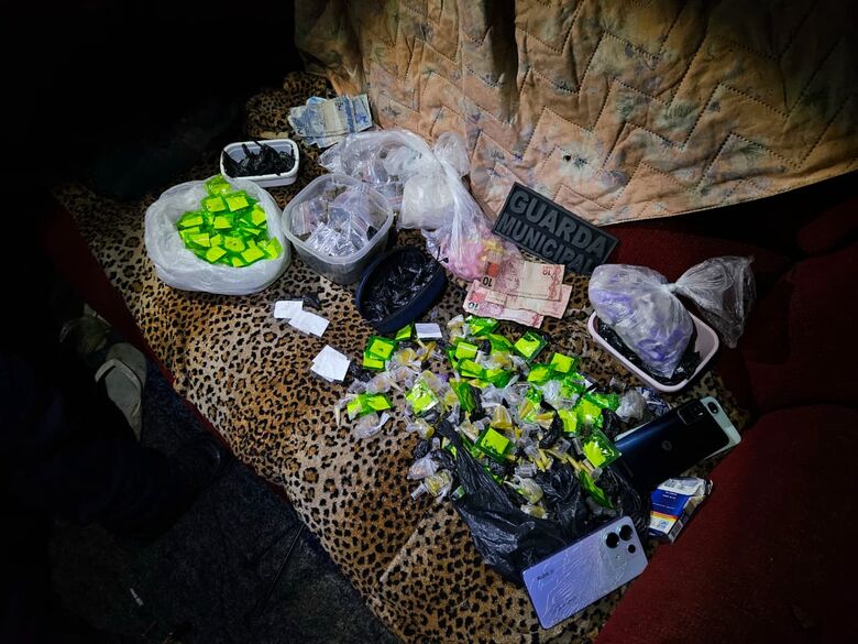 GCM de Itaquá apreende 820 porções de drogas em Operação Noturna