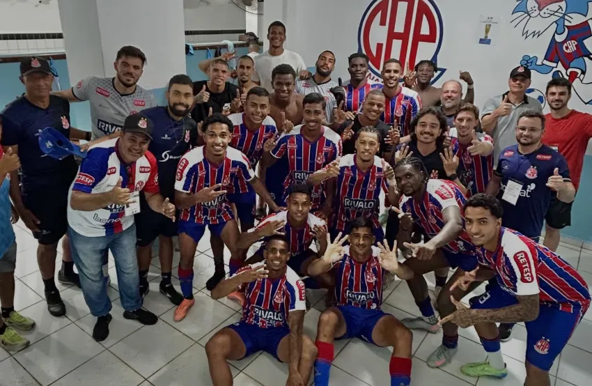 Time da casa construiu a vitória ainda no primeiro tempo, com gols de Brendon e Juninho