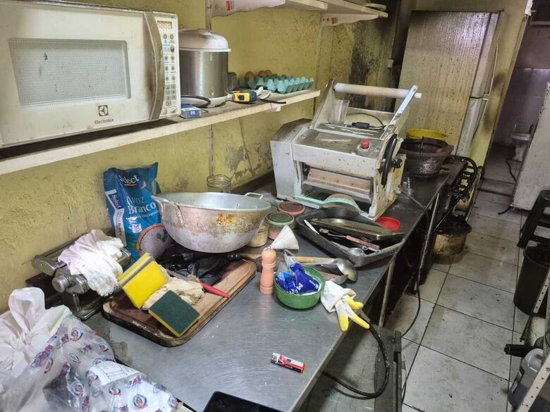 Vigilância flagra acesso ilegal a comércio interditado e conduz responsável à delegacia