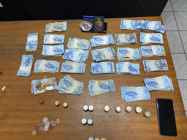 Em ações distintas, polícia prende dois foragidos por tráfico em Suzano