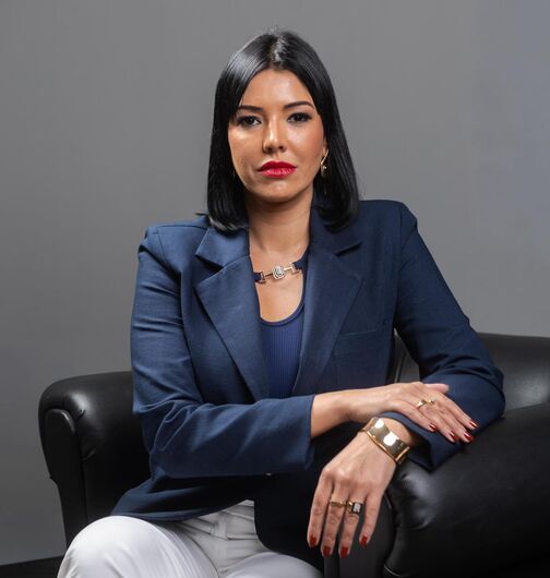 profissional é pós-graduada em Direito Processual Civil Público e especialista em Combate ao Tráfico Internacional de Drogas