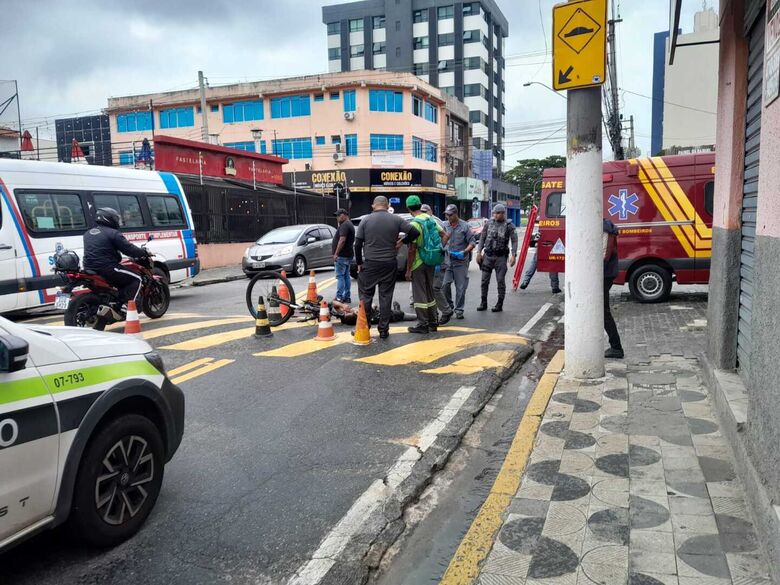 Acidente com ciclista interdita parte da Baruel, em Suzano