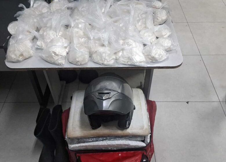 Falso entregador do iFood é preso com mais de 3 mil gramas de cocaína