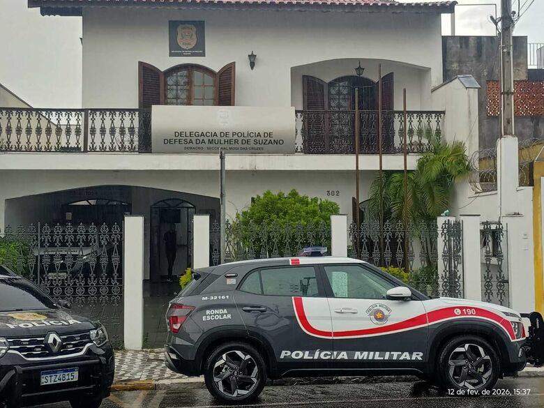 Homem é preso após desferir socos em sua companheira, em Suzano