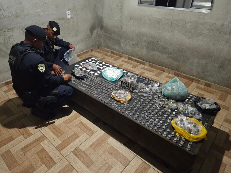 GCM de Itaquá apreende 12,4 mil porções de drogas e prende 5 pessoas durante o Carnaval