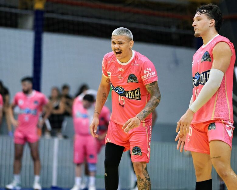 Embalado por vitória, Mogi Vôlei encara Araucária em confronto direto pelo G-4 da Superliga B