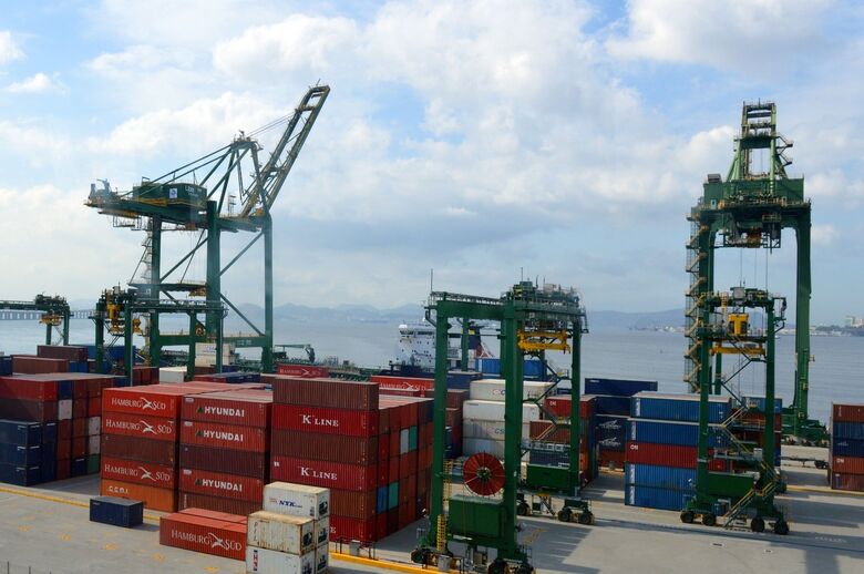 Indústria viu suas exportações caírem com um total de U$ 970,2 milhões (cerca de R$ 5 bilhões na cotação atual)