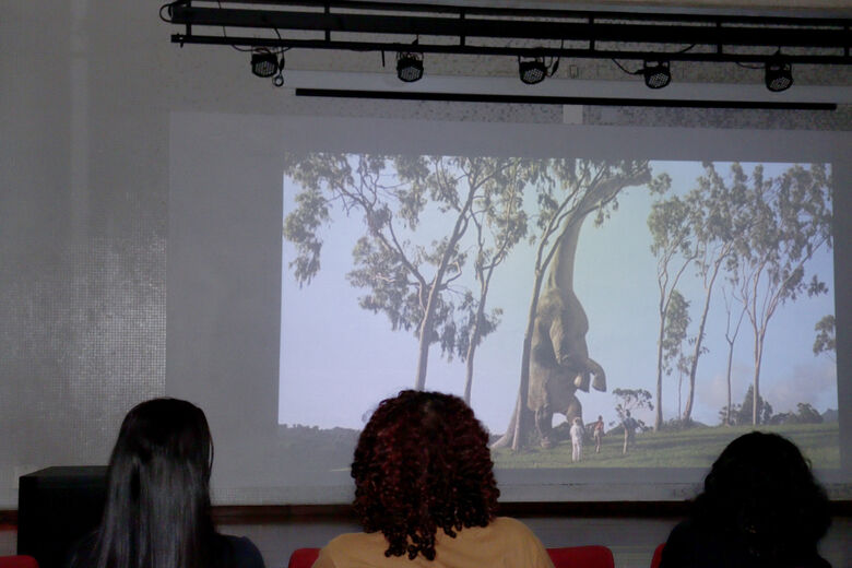 Suzano tem, como alternativa, exibições de filmes selecionados em um Cineteatro ou Anfiteatro