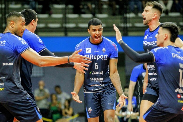 Suzano Vôlei supera Monte Carmelo, garante 5ª posição e encara Itambé Minas nas quartas da Superliga
