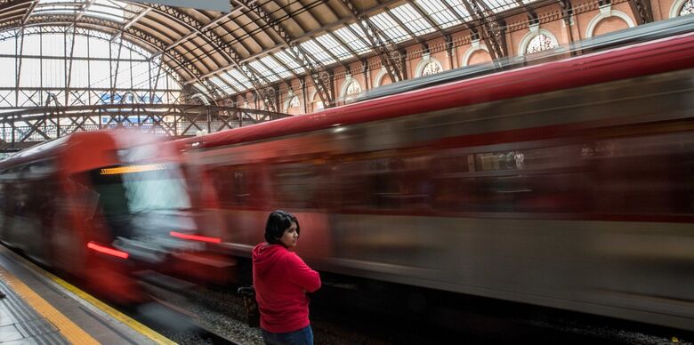 A Companhia Paulista de Trens Metropolitanos é uma operadora de transporte ferroviário de passageiros