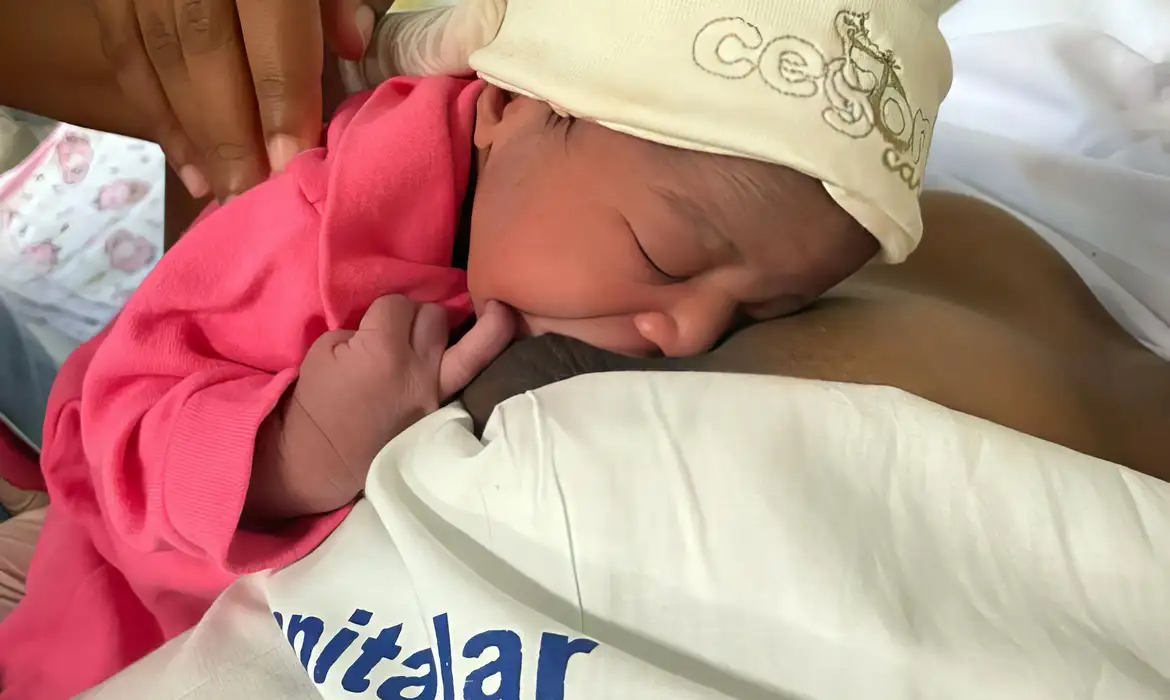 Lula sanciona lei que amplia licença-paternidade