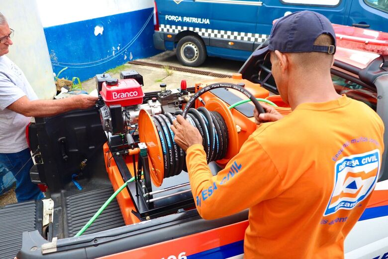 Defesa Civil de Suzano recebe tanque de combate a incêndios durante evento em Itu