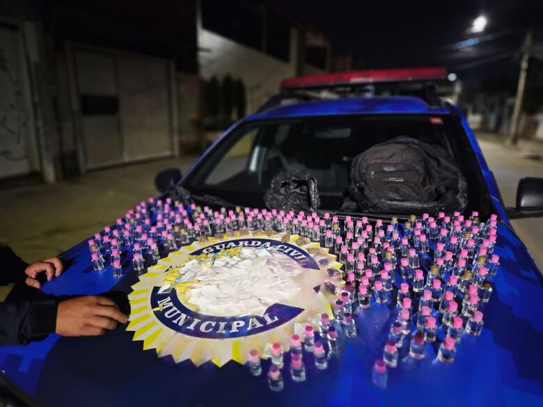 GCM de Itaquá captura foragido da Justiça e apreende mais de 1,5 mil entorpecentes