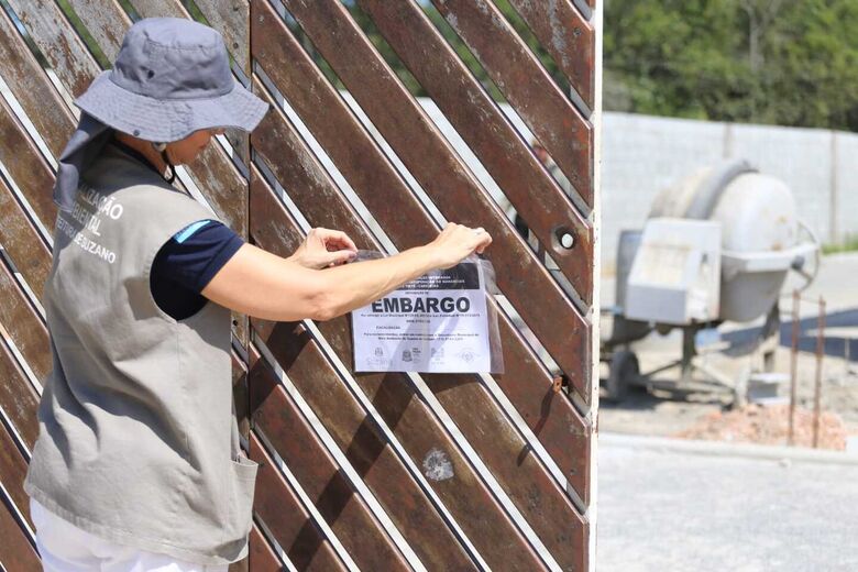 Grupo de Fiscalização Integrada embarga três lotes ocupados irregularmente