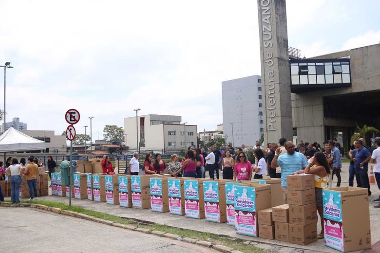 Gincana dos Servidores Solidários arrecada 5.392 caixas de chocolate para crianças em Suzano