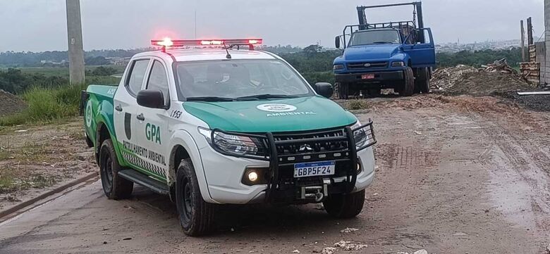 GPA flagra descarte irregular em área no Miguel Badra