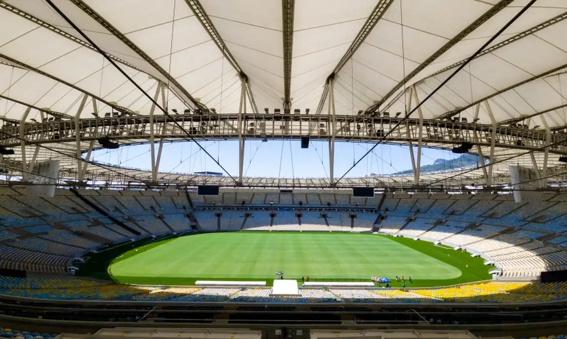 Maracanã recebe último jogo no Brasil antes da Copa