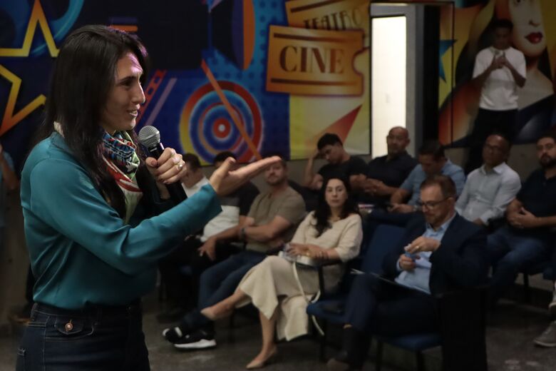 Natália Resende, secretária de Meio Ambiente, Infraestrutura e Logística do Estado, esteve em Suzano