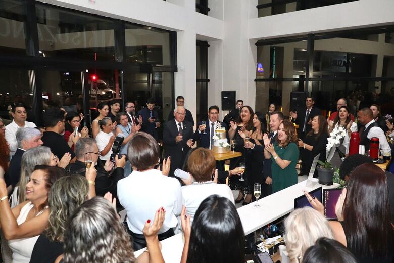 Autoridades municipais estiveram presentes na cerimônia