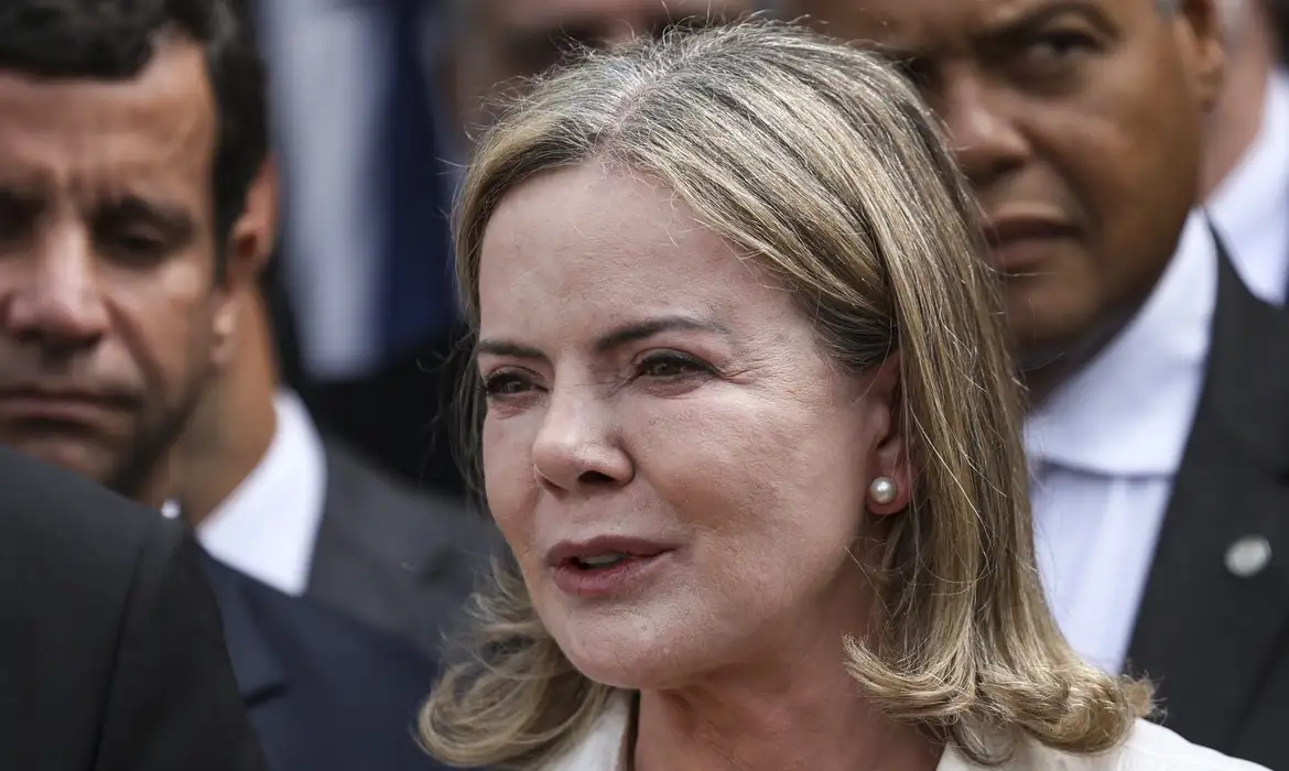 Ministra irá concorrer a uma vaga no Senado Federal