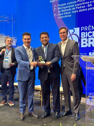 Honraria foi concedida ao prefeito Pedro Ishi durante cerimônia realizada em Brasília