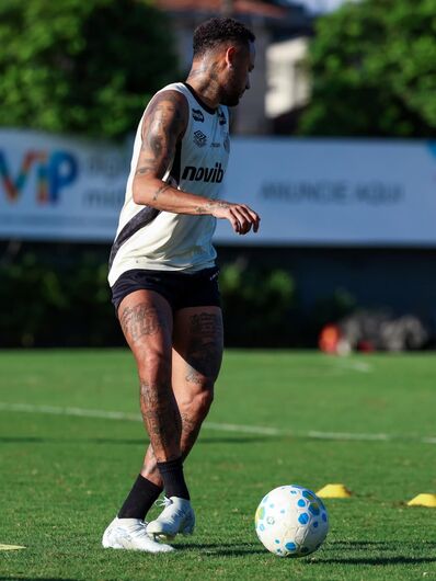 Neymar passa em branco na véspera de última convocação antes da Copa