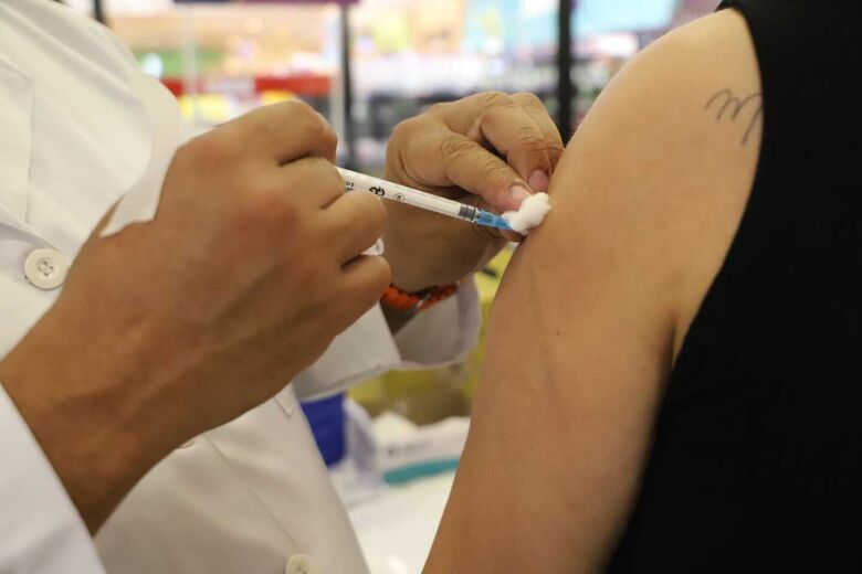 Saúde realiza 'Dia D' de vacinação contra a gripe em nove unidades neste sábado