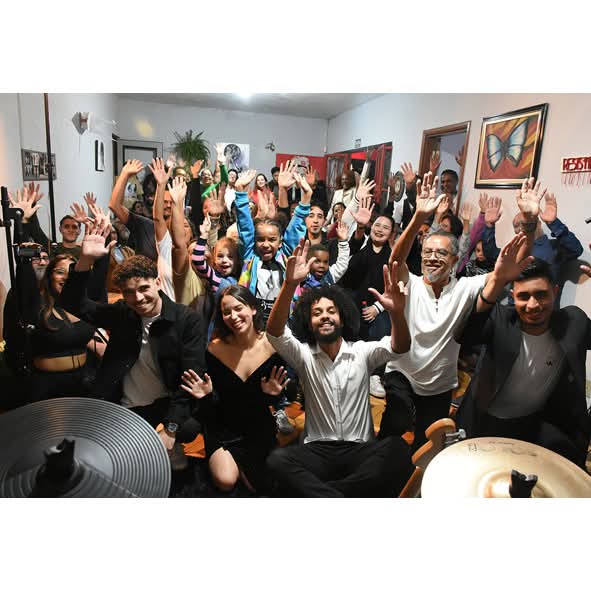 Evento cultural celebra protagonismo feminino com arte, música e tradição em Suzano