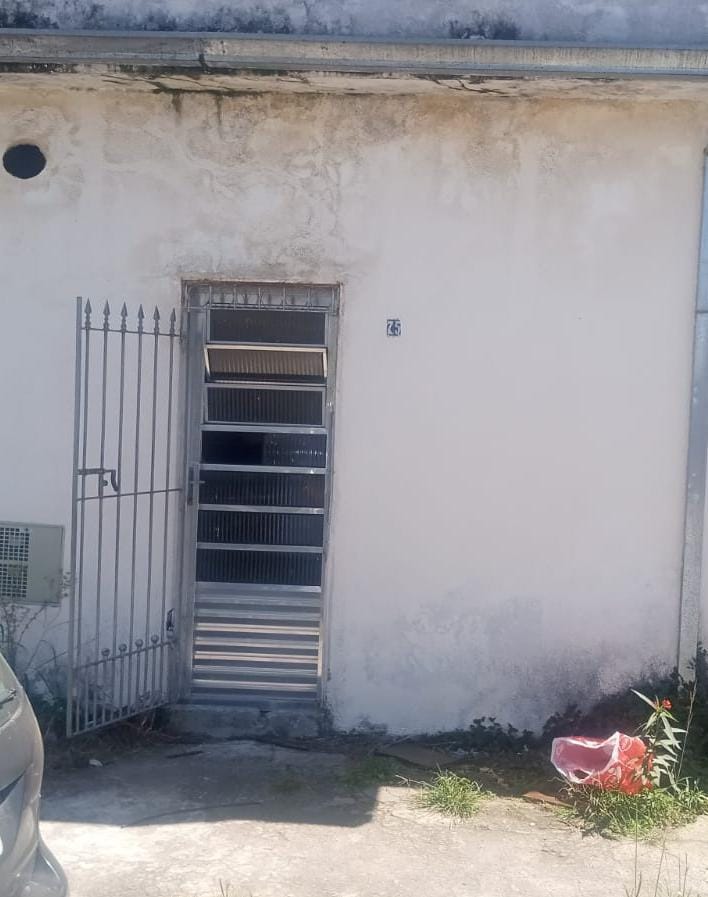 A Polícia Militar notou que uma das portas estava violad