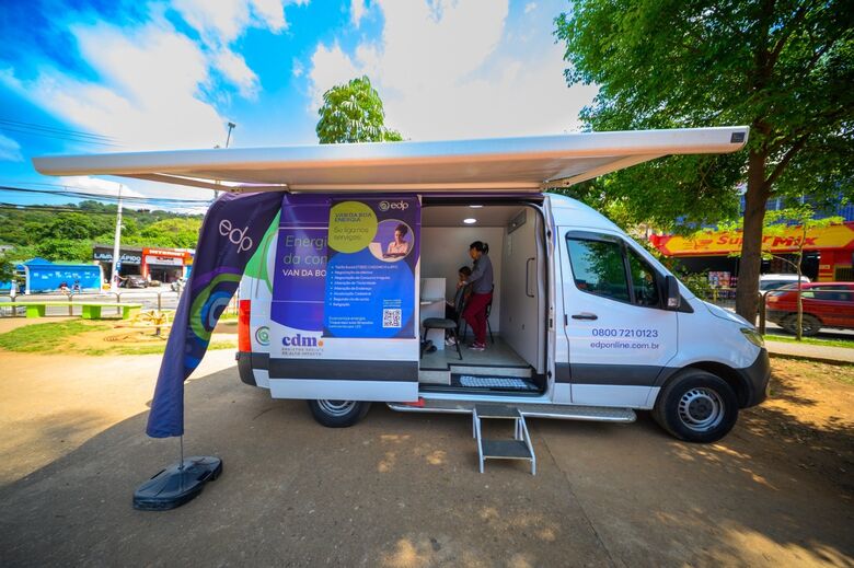 Van da Boa Energia chega a Suzano com troca gratuita de lâmpadas e atendimento à população