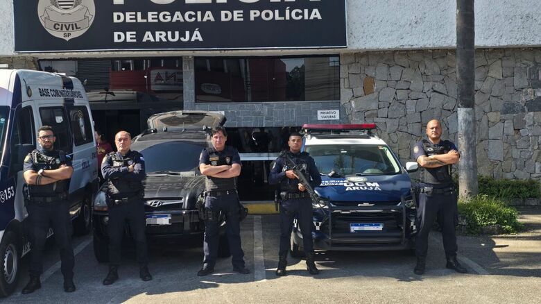 GCM de Arujá conduziu os suspeitos e todo o material apreendido à Delegacia de Polícia
