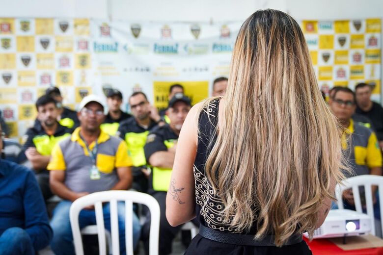  A atividade foi direcionada aos servidores homens da Secretaria de Transporte e Mobilidade Urbana