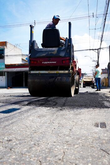 Prefeitura reforça manutenção viária com operação tapa-buraco na Rua Ney Mascarenhas