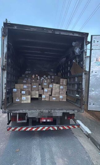 Foi constatado que a carga era produto de desvio, sendo recuperadas 308 caixas de produtos alimentícios, avaliadas em aproximadamente R$ 30 mil