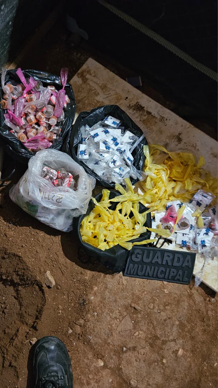 GCM de Itaquá apreende 4,4 mil entorpecentes e detém suspeito em casa-bomba