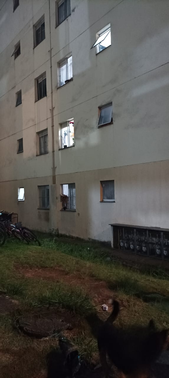 Ela se atirou do terceiro andar de um prédio do  bairro Jardim Europa, em Suzano