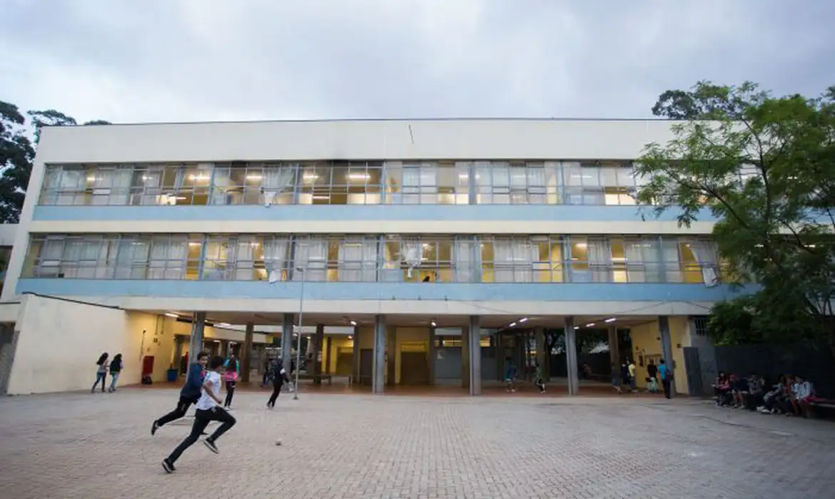 Professores do estado de SP finalizam greve, mas mantêm mobilização