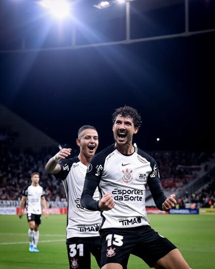 Contando com gols de Raniele e Gustavo Henrique o Corinthians derrotou o Santa Fe (Colômbia) por 2 a 0