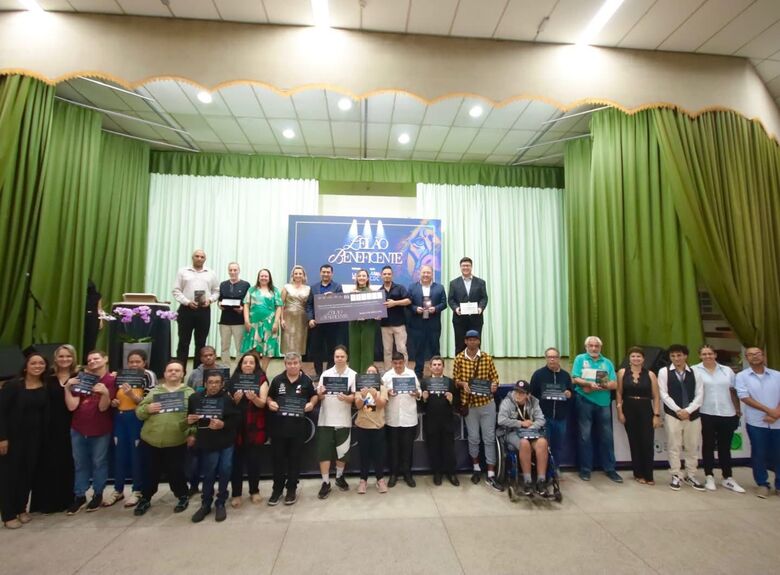 Leilão contou com a presença dos artístas das obras 