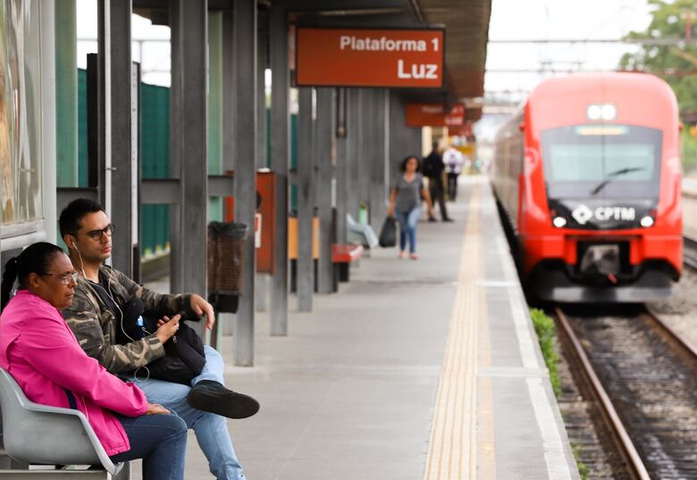 Os colaboradores estarão à disposição para auxiliar os passageiros nos seus deslocamentos