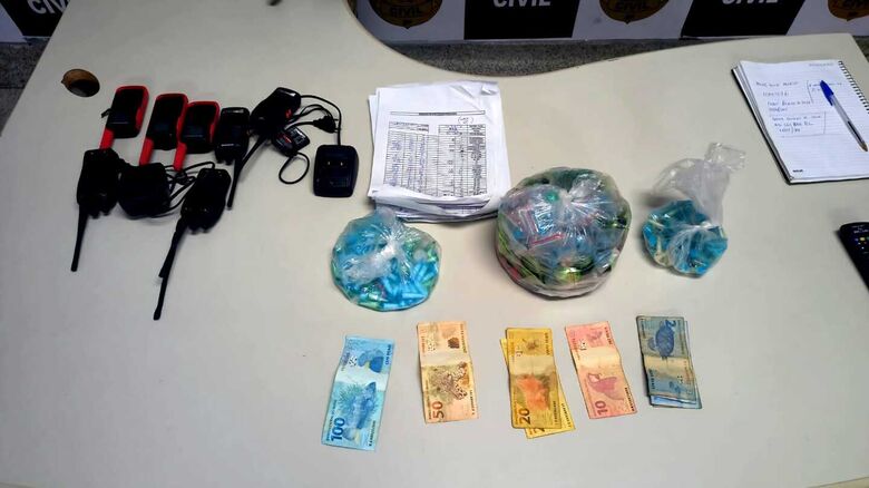 Ação resultou na apreensão de 1,8 mil entorpecentes