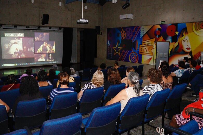 Alunos do CCMI participam de sessão especial no Cineteatro Wilma Bentivegna