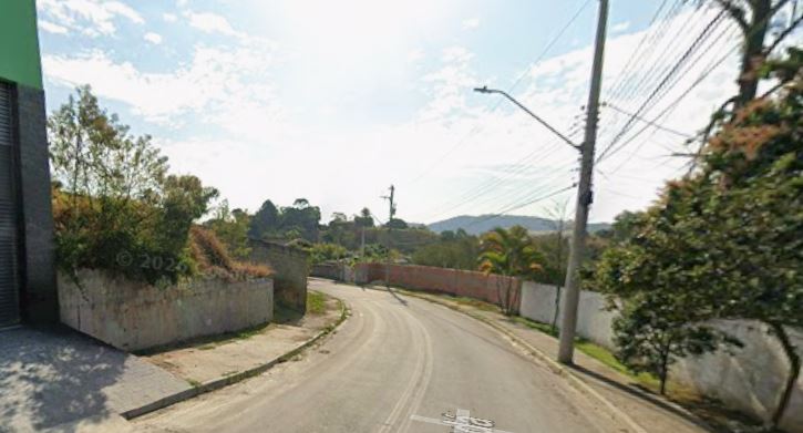 Um caseiro foi esfaqueado sete vezes por um homem que morava na mesma chácara onde trabalhava, em Guararema