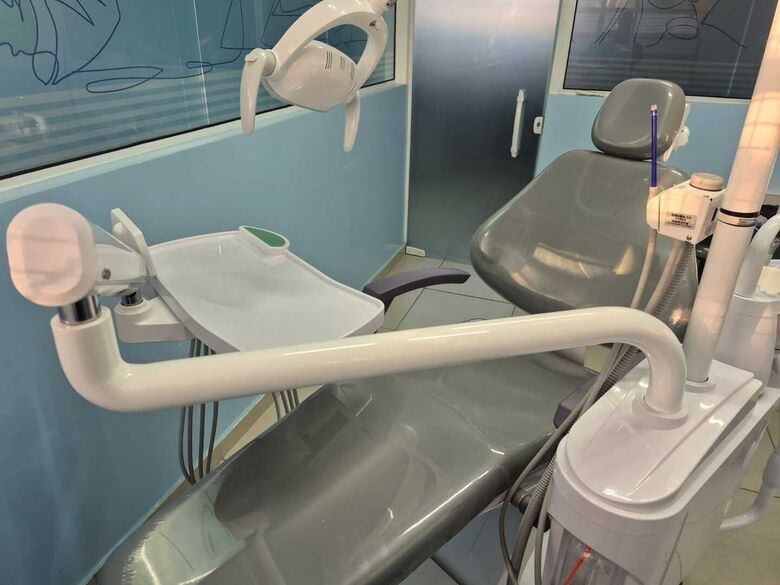 Saúde inicia instalação de novas cadeiras odontológicas em oito unidades