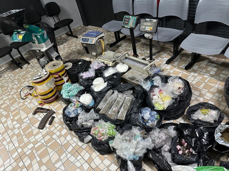 Polícia apreende 76 quilos de drogas em casa bomba de Ferraz