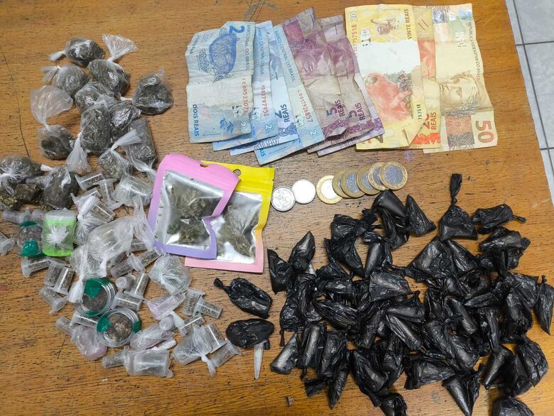 Ocorrências registradas no Jardim Belém e no Jardim Colorado resultaram na apreensão de mais de 1,4 mil porções de entorpecentes