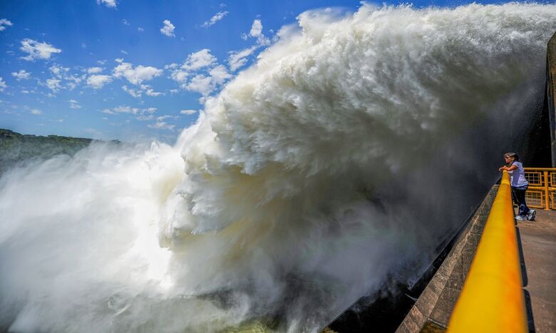 Brasil e Paraguai negociam revisão do tratado binacional da usina