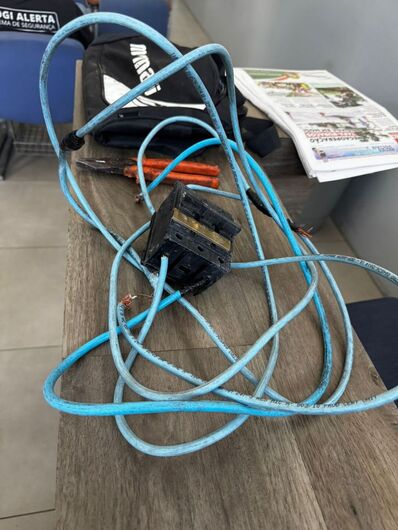 O bordado confessou a prática do furto no referido galpão, bem como admitiu a autoria de outros furtos realizados na mesma madrugada em estabelecimentos vizinhos situados na mesma via